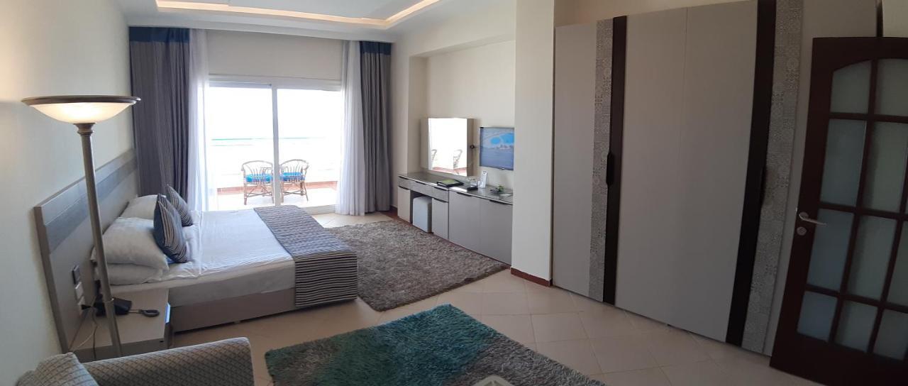 Deluxe Family room Beach Front View