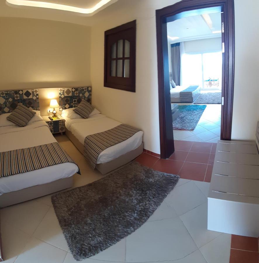Deluxe Family room Beach Front View